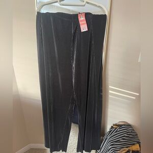 Pleated black pants